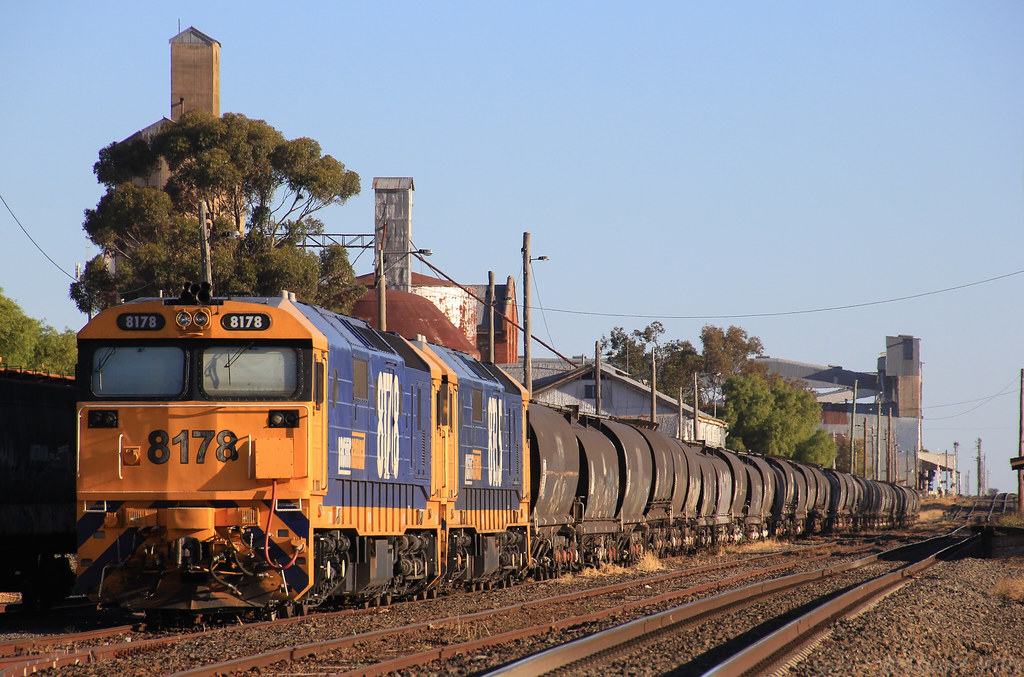 8178 and 8135 rest in Murtoa yard after arriving on 7731V empty grain