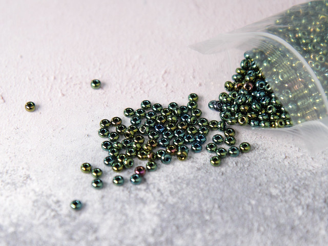 Czech Glass Knitting Beads size 6 (4mm) – Green Iris
