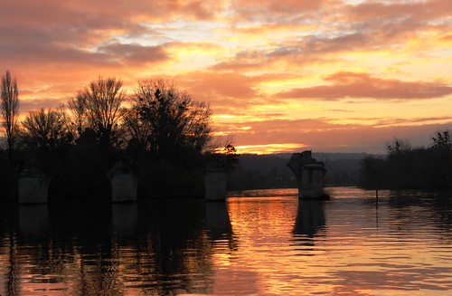 france laseine river fleuve sunset soleilcouchant couleurs flamboyant blazing reflets reflections bridge pont poissy colors