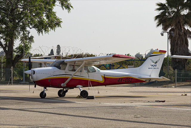 Cessna 172M - 01
