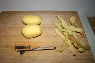 09 - Peel potatoes / Kartoffeln schälen