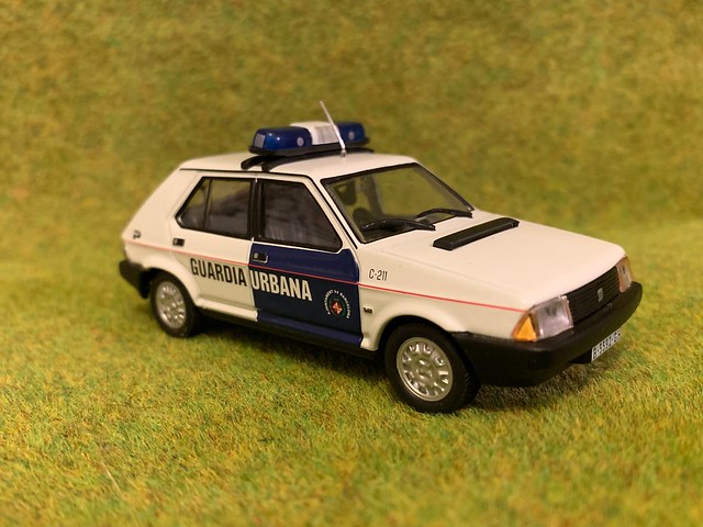 Police Cars of the World - Spain - Seat Ronda - Guardia Urbana / Policia Municipal - Miniature Diecast Metal Scale Model Emergency Services Vehicle