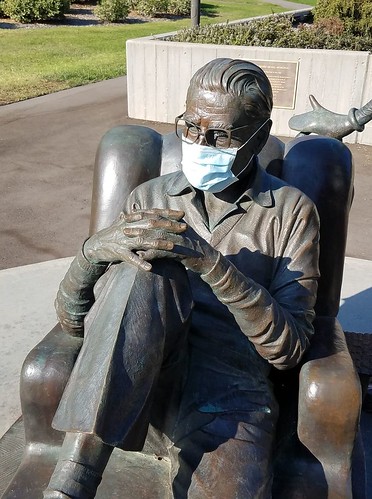 Covid Mask: Theodore Geisel Statue UCSD