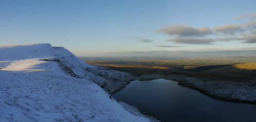 wales mountains breconbeacons landscape snow winter llynyfanfawr panorama