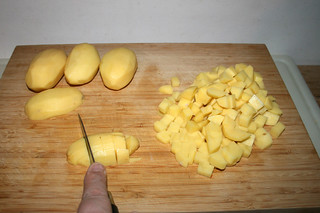 08 - Dice potatoes / Kartoffeln würfeln