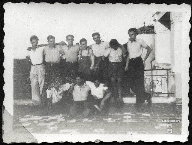 ArchivTappenZAl2b919 Gruppe junger Männer, Frankreich, 1930er
