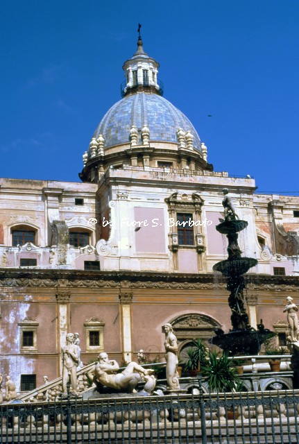 Palermo (PA), 1988, La fontana di Piazza Pretoria.