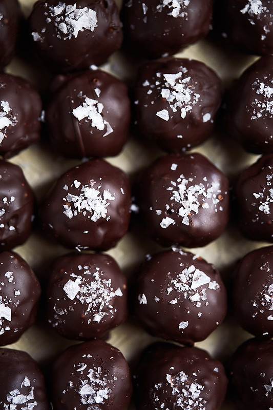 Dark Chocolate Crispy Peanut Butter Balls - No Bake {Gluten-Free + Cane Sugar-Free}