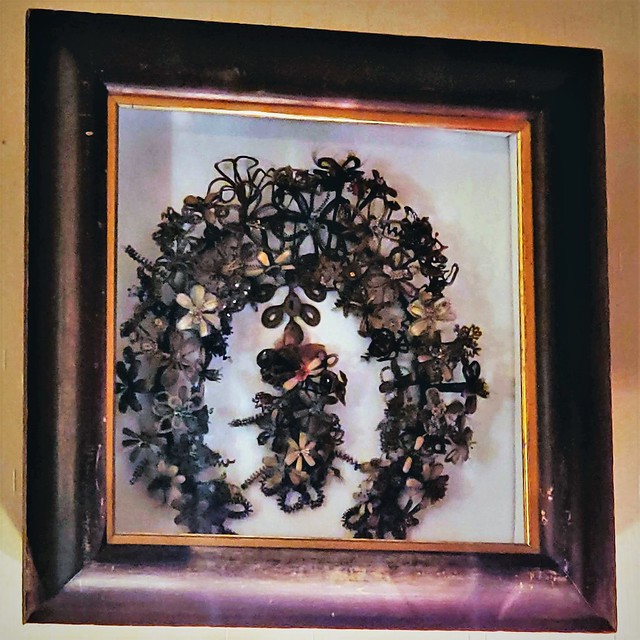 Hair wreath / art