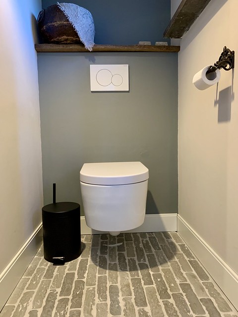 Waaltjesvloer landelijk toilet houten plank wc
