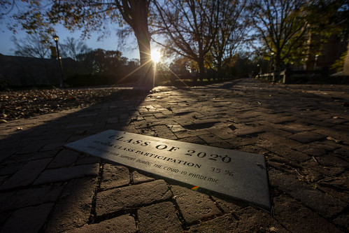 The sun shines on the plaque belonging to W&M's Class of 2020.