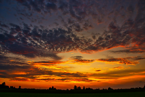 evening july summer sky cloud sunset red yellow orange glow sunsetcolors tree silhouette freilassing hofham berchtesgadenerland bavaria bayern germany deutschland nikond3100