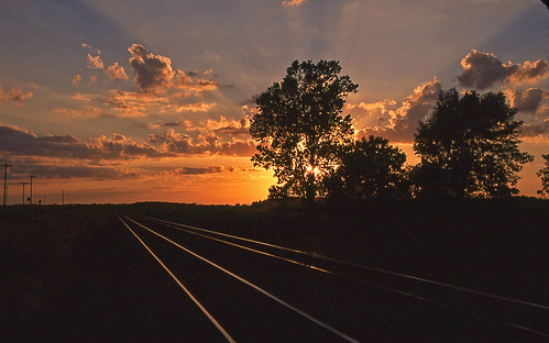 railroadtracks sunsetphotography sunsets sunset sunsetcolors cloudsandsky clouds scipioohio csxwillardsubdivision