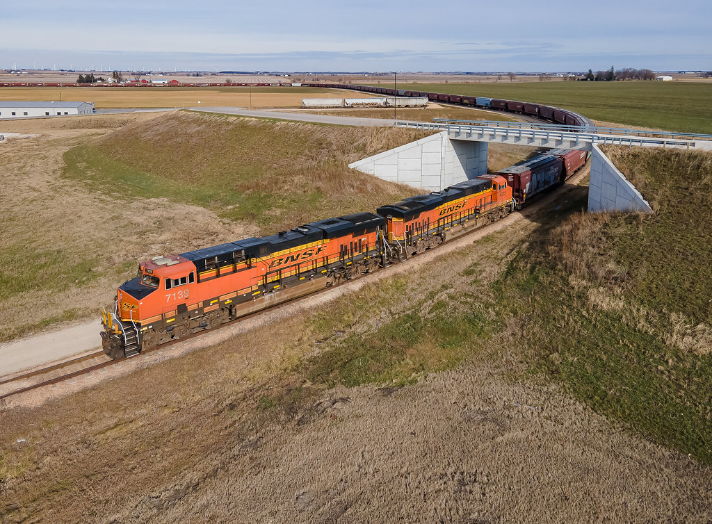 BNSF 7139 (ES44DC) Grain Train Mendota, Illinois