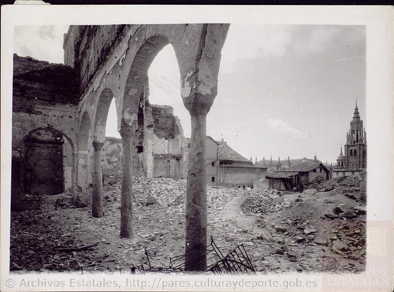 Iglesia de la Magdalena destruida en la Guerra Civil en 1936. Portal de Archivos Estatales (PARES)