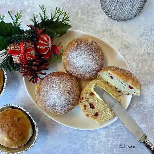 Briochebroodjes met cranberry/sinaasappel