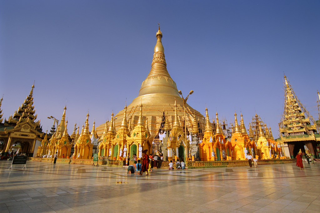 Янгон мьянма. Янгон Шведагон. Золотая ступа Шведагон. Пагода Шведагон Янгон.