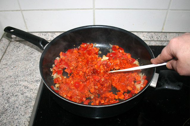 20 - Braise tomato puree & ajvar / Tomatenmark & Ajvar andünsten