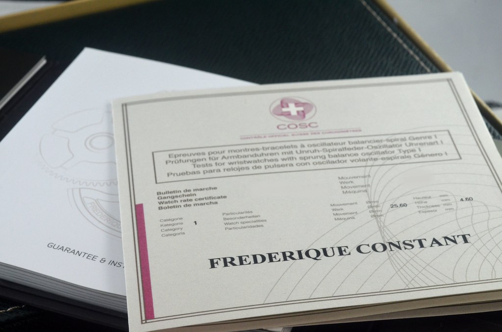 Revue Frédérique Constant Highlife Red Bar 50736318876_eaaa6e89cd_b