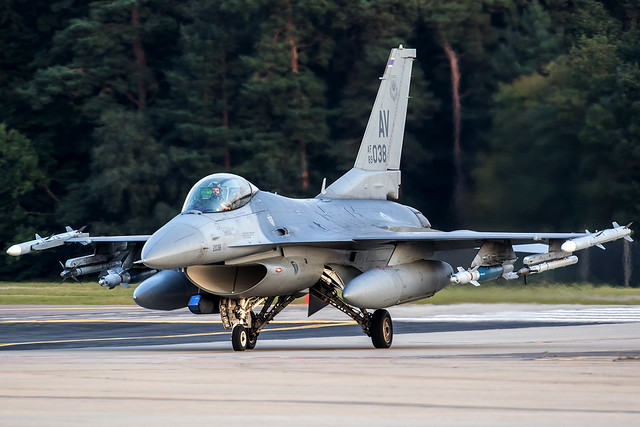 89-2038 / United States Air Force / General Dynamics F-16CM Fighting Falcon