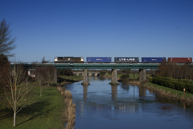 082 on Waterford-Ballina DFDS liner at Monasterevin 19-Nov-10