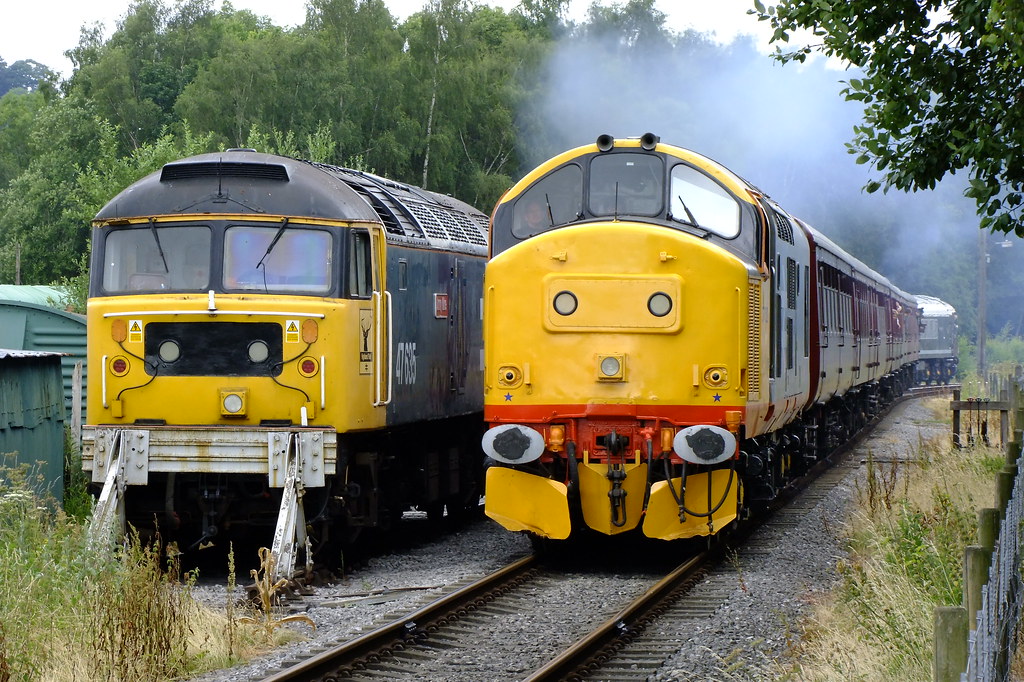 Class 37 37152 Class 47 47635 at Peak Rail