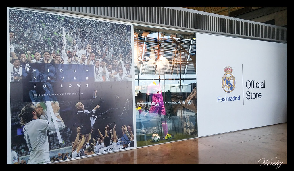 Tienda del Real Madrid en el aeropuerto