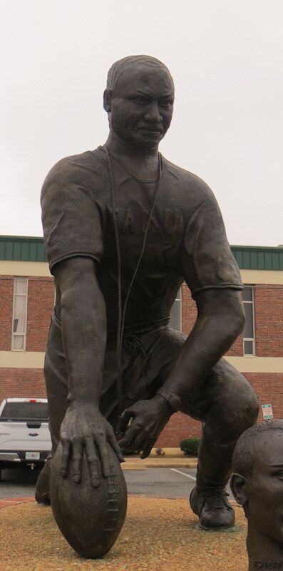 Alonzo Smith "Jake" Gaither Statue (2)