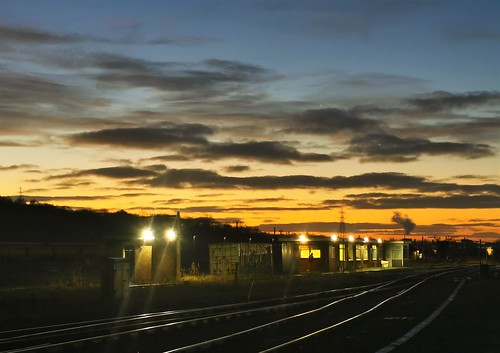huawei cameraphone p30 northeast railwayyard railway tyneyard gateshead lamesley sunrise dawn track railwayline buildings clouds sky