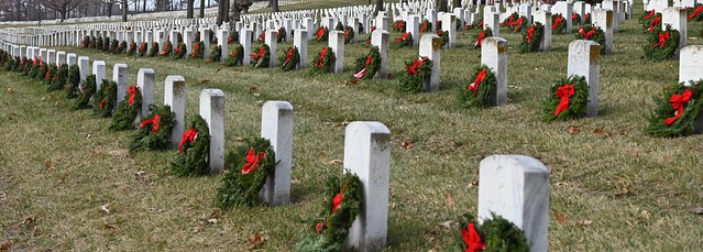 Wreaths-Across-America-201219-28