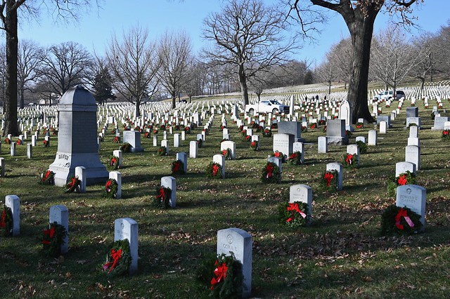 Wreaths-Across-America-201219-6