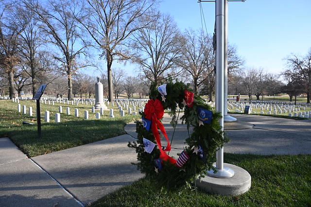 Wreaths-Across-America-201219-4