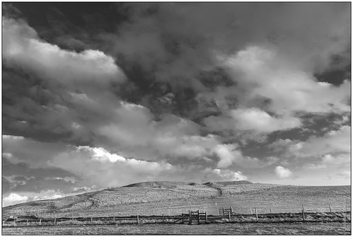 uffingtonwhitehorse landscape nt nationaltrust uffingtoncastle bw blackandwhite oxfordshire clouds faringdon england unitedkingdom