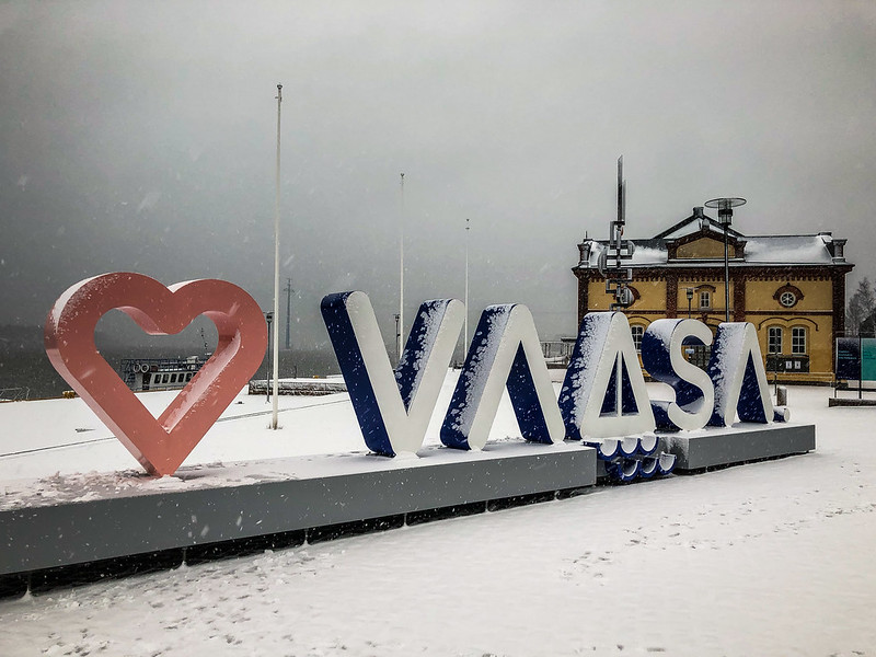 2020w51 VAASA heart selfie sign