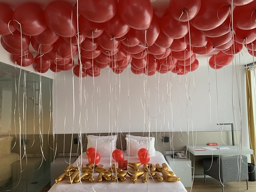 Heliumballonnen Huwelijksaanzoek Rem Koolhaas Suite NHOW Hotel Rotterdam | by Globos Ballonnen