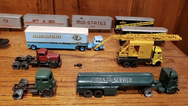 HO scale Ulrich Mack, Peterbilt and Penn Line & Revell Global Van Lines tractor trailers