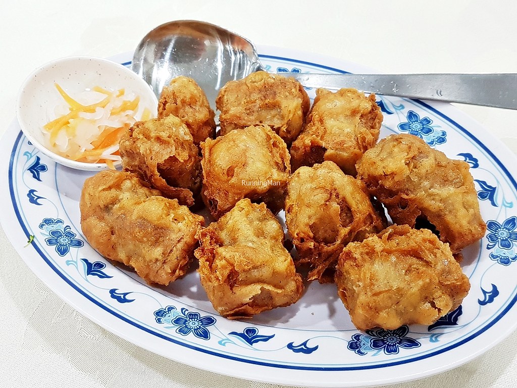 Hae Cho / Pork & Prawn Rolls