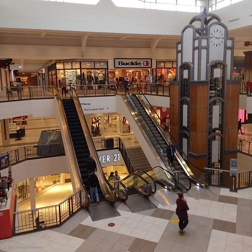 omaha nebraska retail shop shopping consumer mall indoor westroadsmall westroads shoppingmall escalator