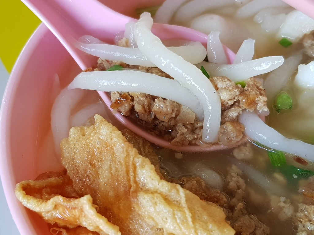 福州魚丸老鼠粉湯 Fuzhou fish ball rat noodle soup rm$6 & 奶茶 TehC rm$1.90 @ 鑫銀美食中心 Restoran Xing Yin, Taman Puchong Prima