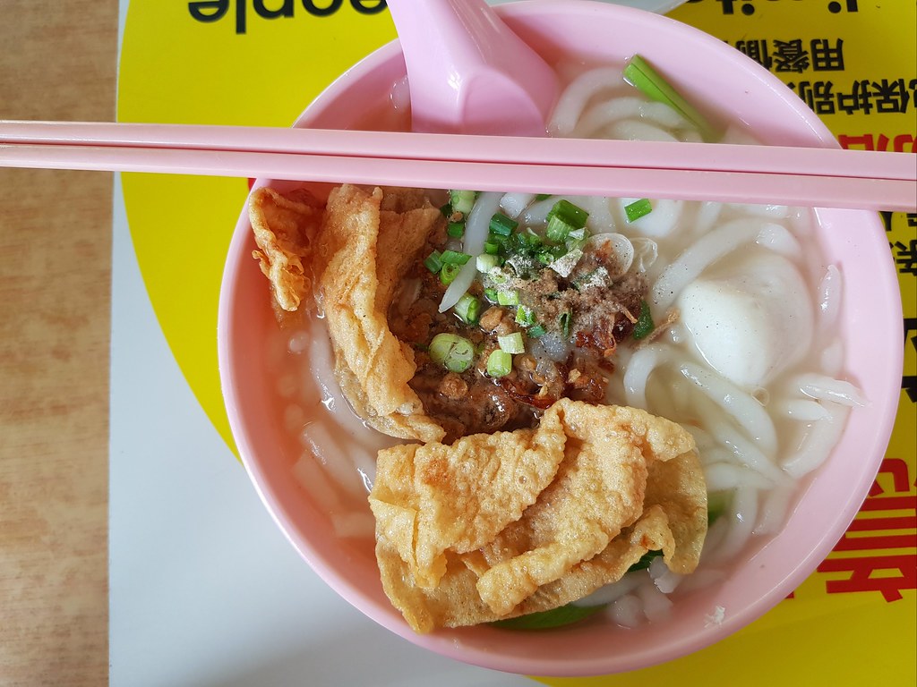 福州魚丸老鼠粉湯 Fuzhou fish ball rat noodle soup rm$6 & 奶茶 TehC rm$1.90 @ 鑫銀美食中心 Restoran Xing Yin, Taman Puchong Prima