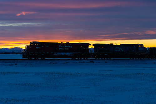 canadian pacific railway canada alberta cp cpr cprr railroad train trains railfan brooks subdivision sub winter sunset illinois central ic icr