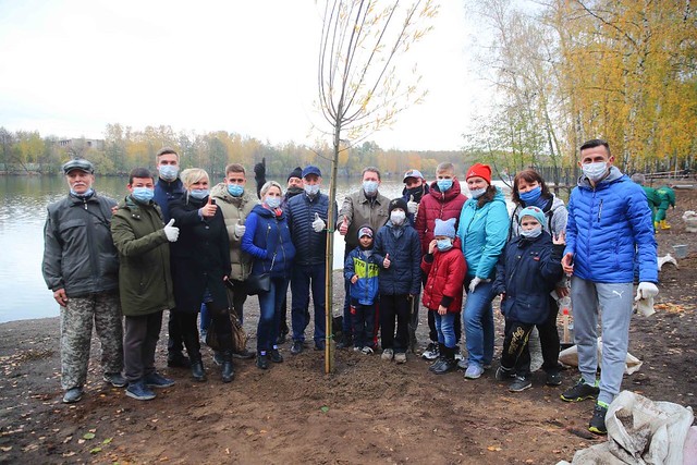 Russia-2020-10-17-UPF-Moscow Plants Trees to Beautify Lake