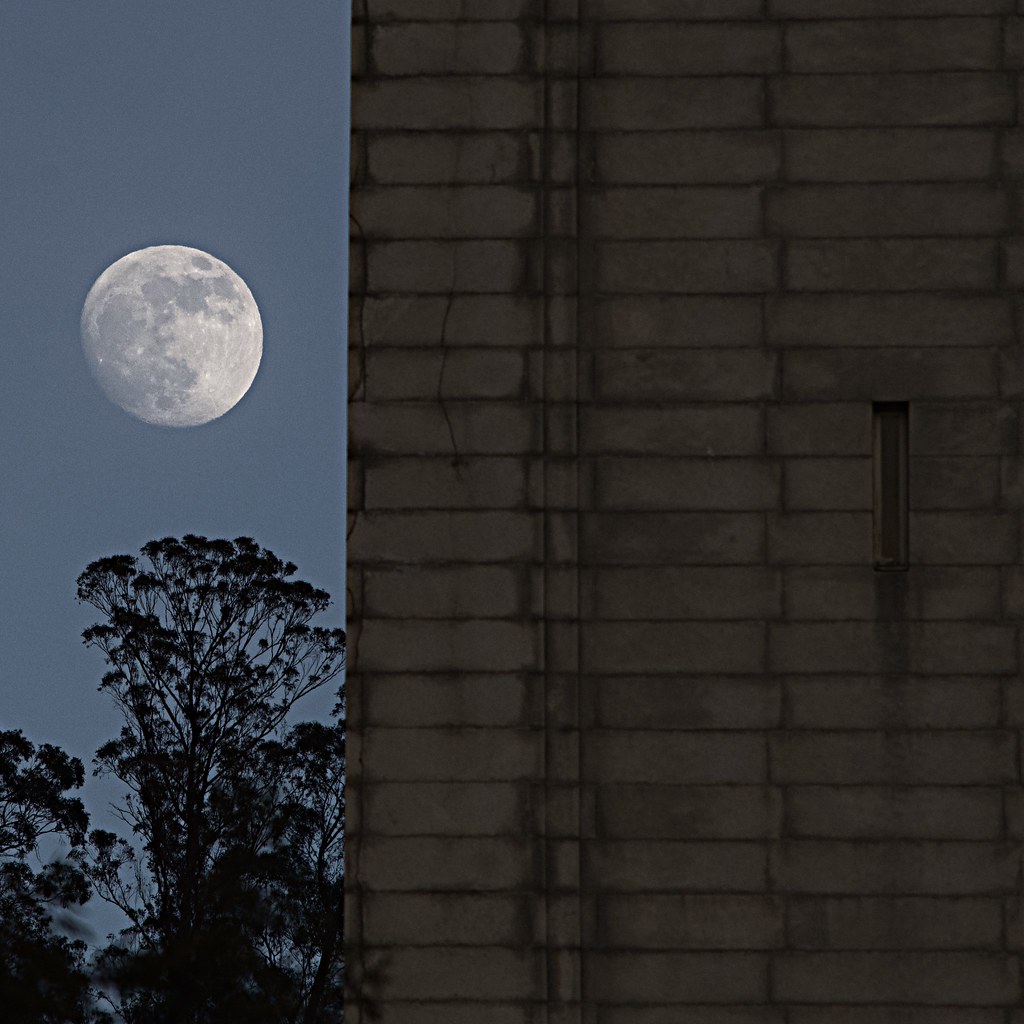 UC Berkeley Campanile Moon 122720c