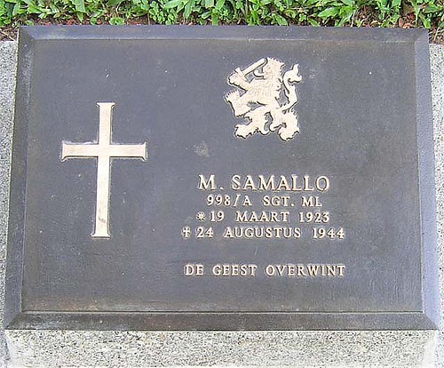 Grafsteen Sergeant KNIL Tweede klasse, telegrafist en leerling vlieger, Martono Samallo (Tantui, Ambon)