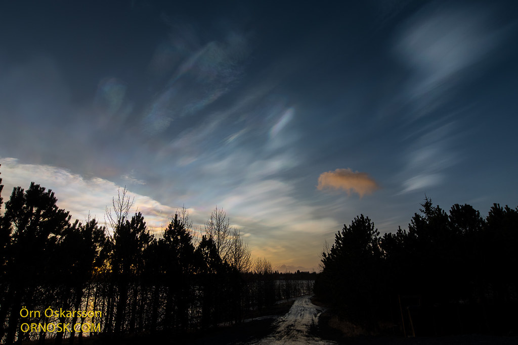 Glitský / perlumóðurský - Nacreous clouds