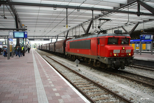 DB 1616 en staal trein