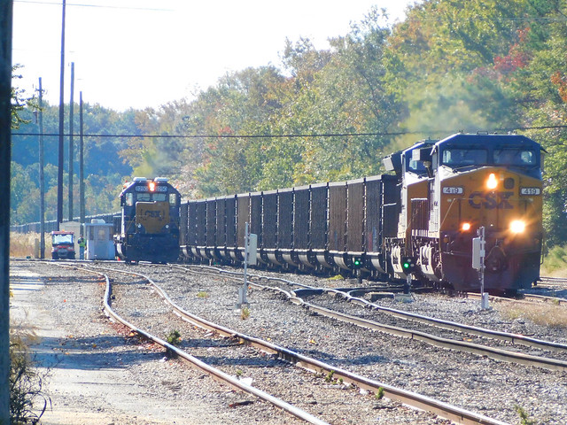 CSX pulls out of Newport News with a lot of empty's