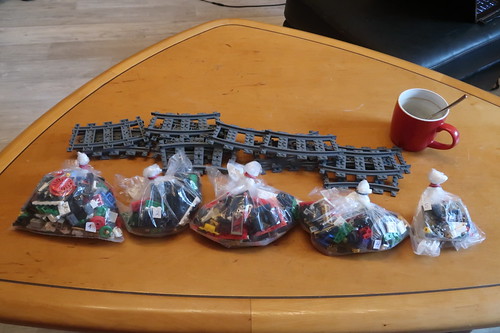 Lego-Weihnachtszug für Zusammenbau im nächsten Advent verpackt