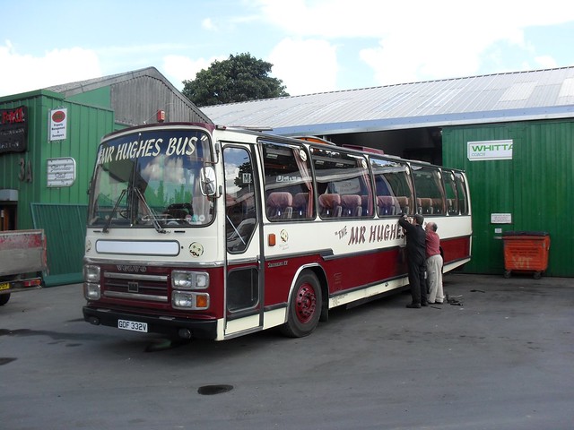 The Mr Hughes Bus - GDF332V - UK-Independents20100421