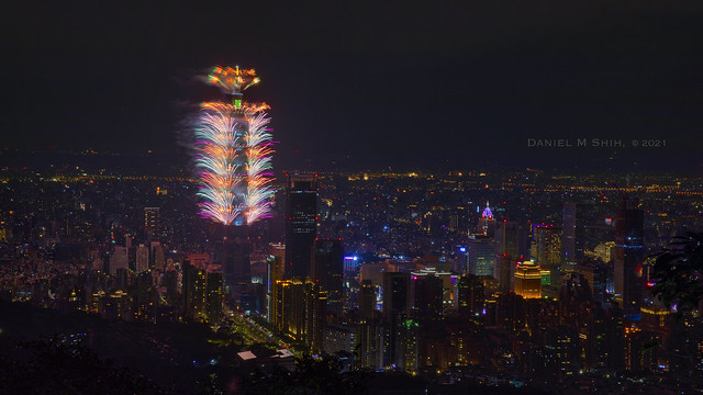 Taipei 101 fireworks greet New Year 2021 (16:9 original ver)